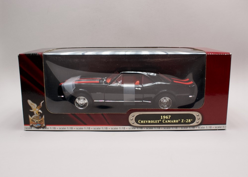 Chevrolet Camaro Z-28 1967 1:18 Yat Ming Deluxe edition v originálním balení