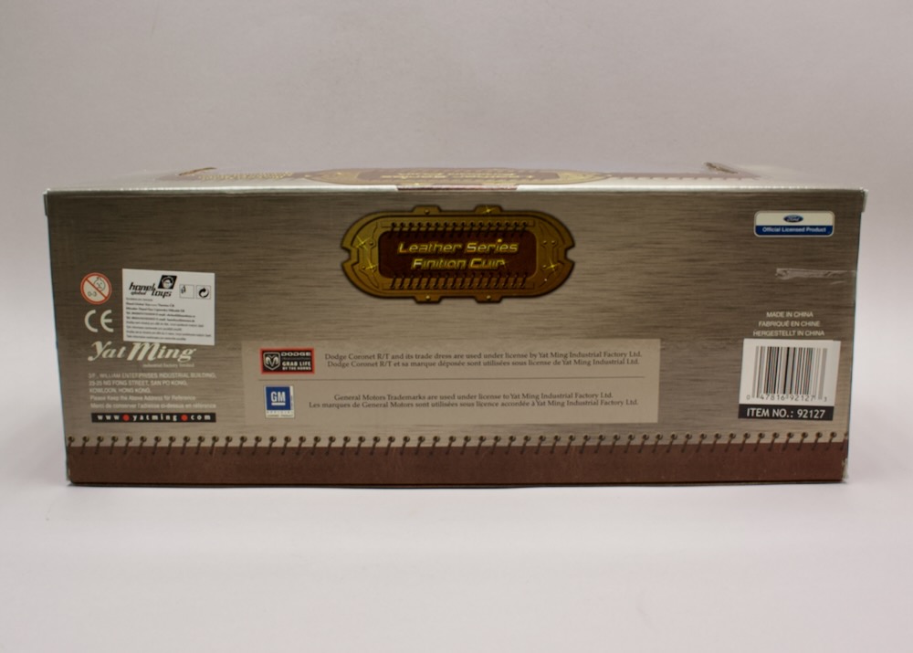 Zadní strana balení Chevrolet Bel Air 1956 1:18 Yat Ming Leather Series s licenčními informacemi GM