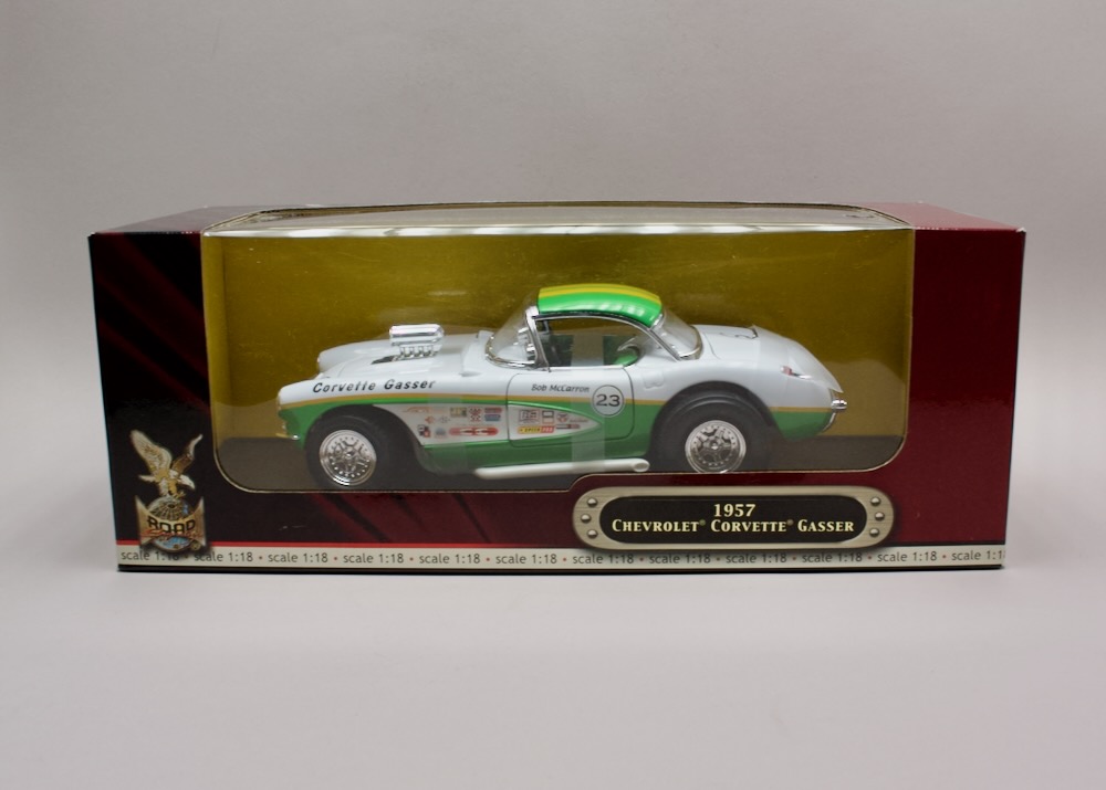 Chevrolet Corvette Gasser #23 1957 1:18 Yat Ming – závodní speciál Deluxe Edition v originálním balení