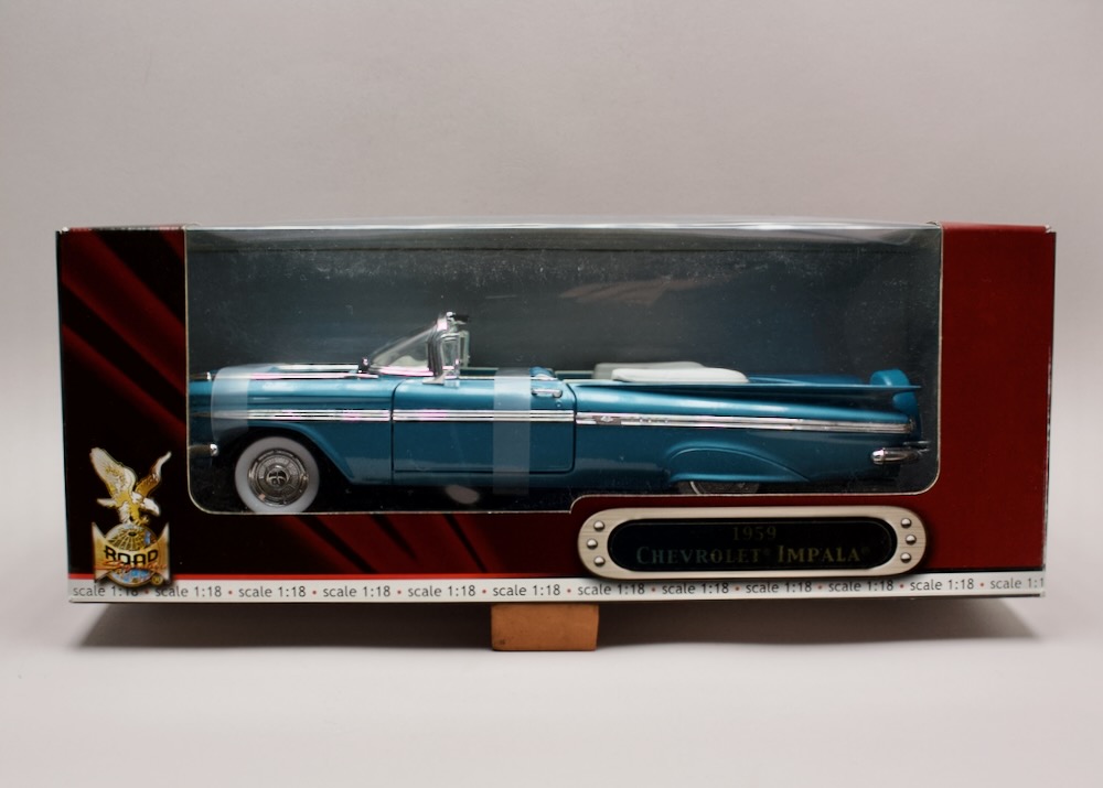 Chevrolet Impala 1959 1:18 Yat Ming Deluxe Edition – klasický americký kabriolet v originálním balení