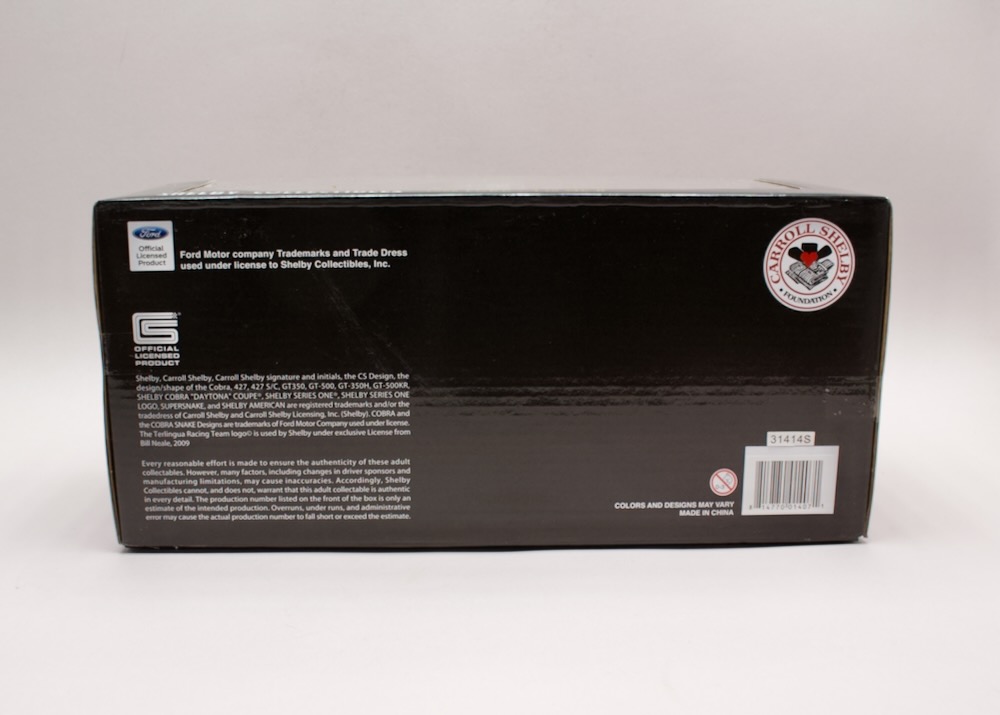 Zadní strana balení modelu Ford GT40 Mk II 1966 Shelby Collectibles s označením Official Licensed Product