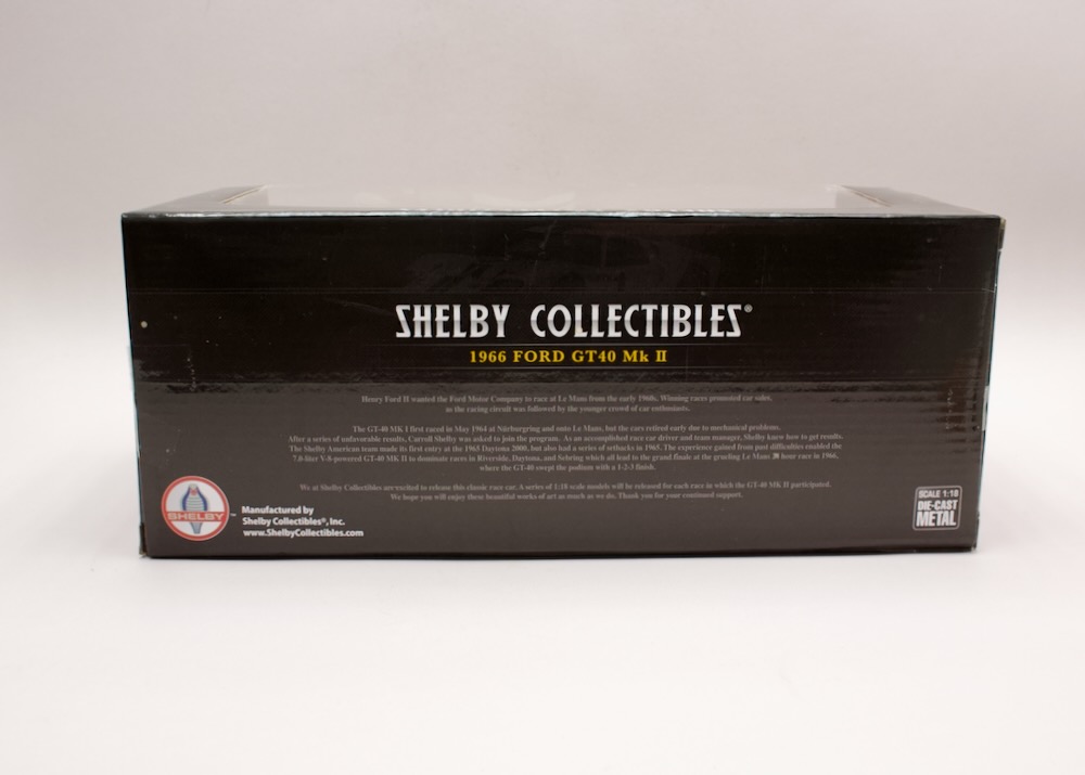 Krabice modelu Ford GT40 Mk II 1966 1:18 Shelby Collectibles s popisem historického vozu