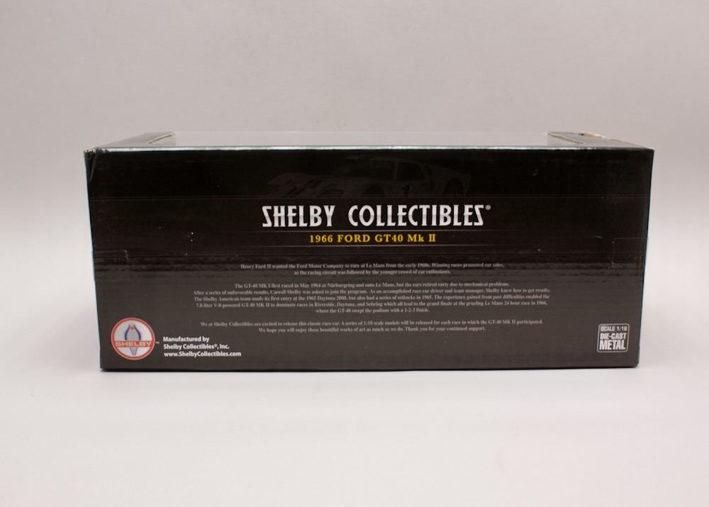 Krabice modelu Ford GT40 Mk II 1966 1:18 Shelby Collectibles s popisem historie vozu