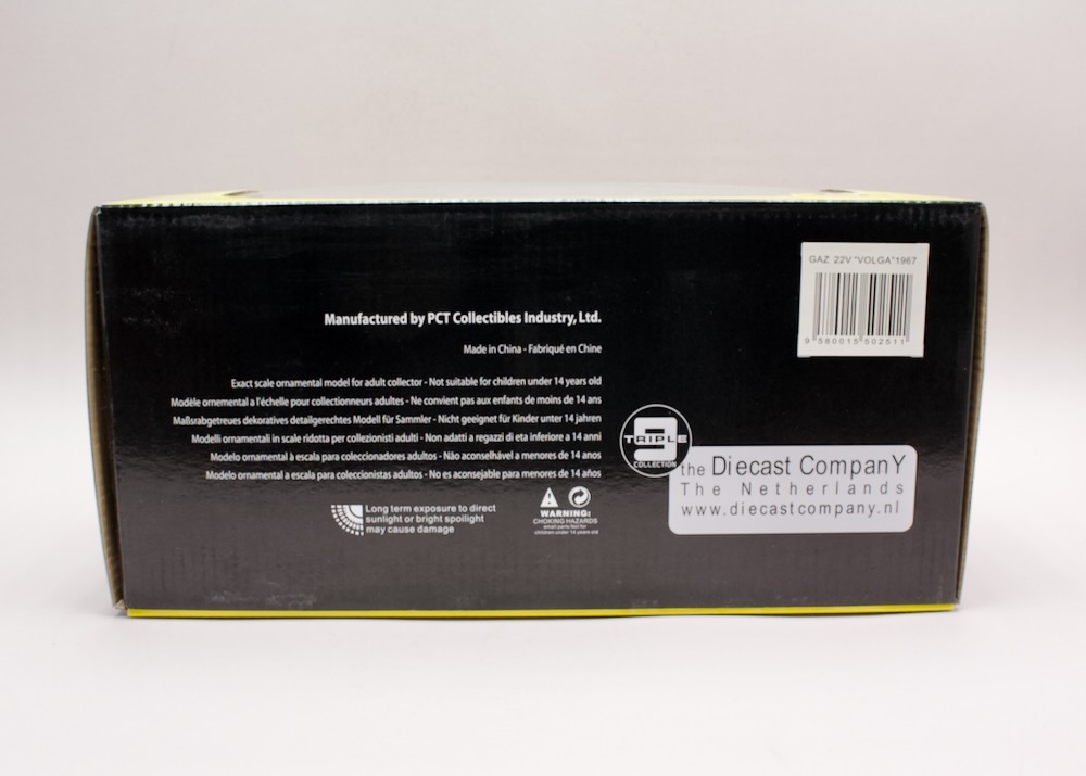 Zadní strana balení modelu GAZ 22V Volga 1967 1:18 Triple9 Collection