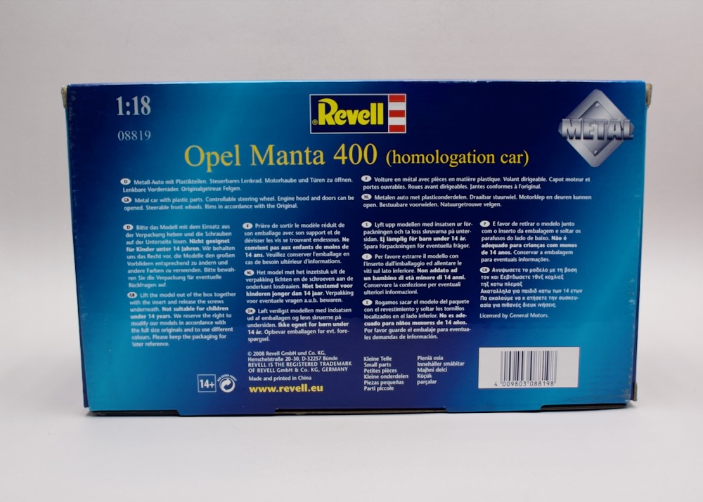 Zadní strana balení modelu Opel Manta 400 1:18 Revell s licenčním označením GM