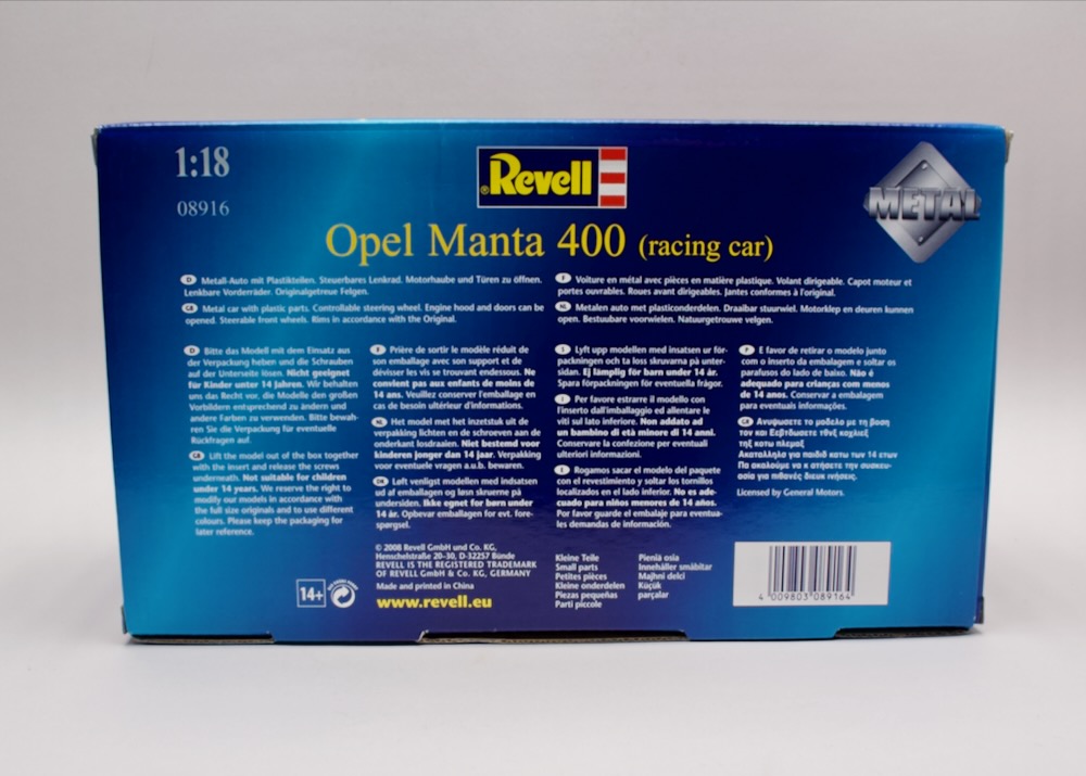 Zadní strana balení modelu Opel Manta 400 Racing Car 1:18 Revell s licenčním označením Opel