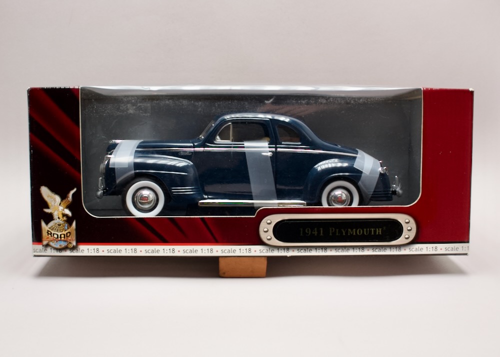 Plymouth 1941 1:18 Yat Ming Deluxe Edition – klasický americký vůz v originálním balení