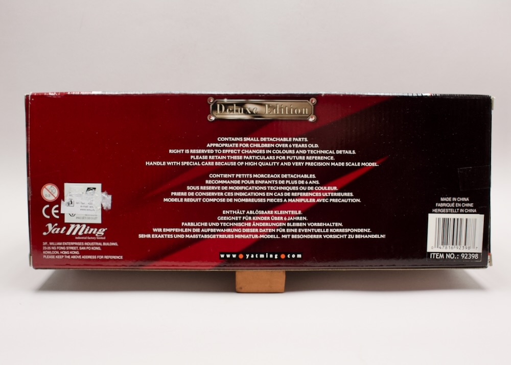 Zadní strana balení modelu Plymouth 1941 1:18 Yat Ming Deluxe Edition