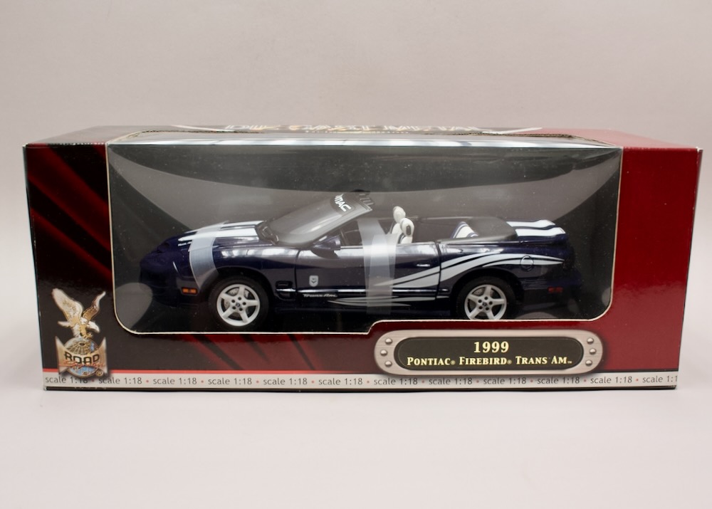 Pontiac Firebird Trans Am 1999 1:18 Yat Ming Deluxe Edition v originálním balení