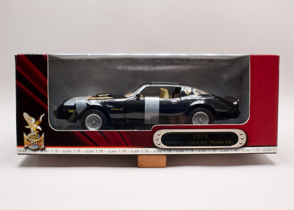 Pontiac Firebird Trans Am 1979 1:18 Yat Ming Deluxe Edition – klasický americký muscle car v originálním balení