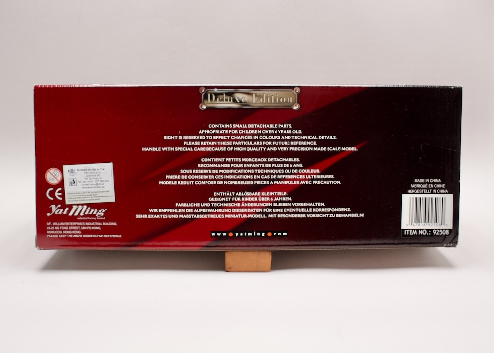 Zadní strana balení modelu Pontiac Vibe GTR 2003 1:18 Yat Ming Deluxe Edition