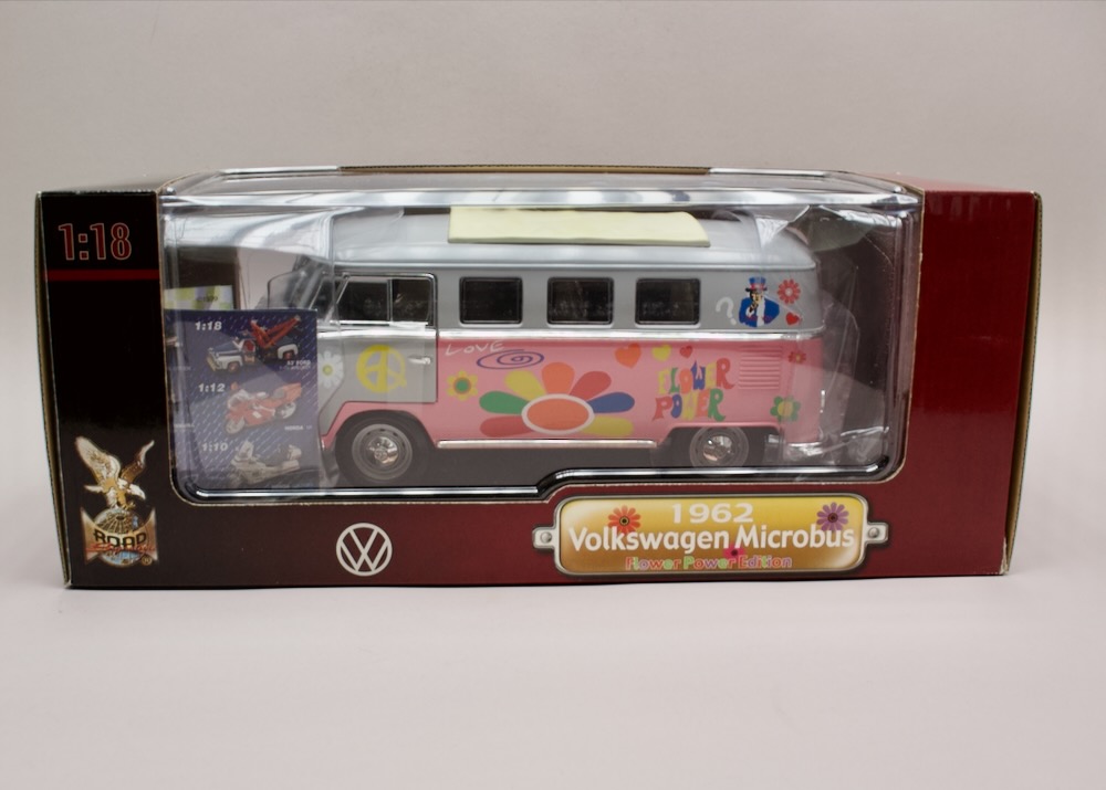 Volkswagen Microbus 1962 Flower Power Edition 1:18 Yat Ming – ikonický hippie bus v originálním balení