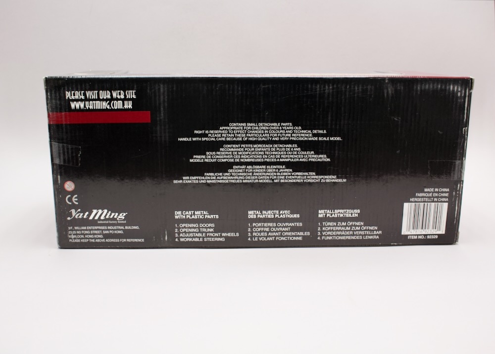 Zadní strana balení modelu Volkswagen Microbus 1962 1:18 Yat Ming s technickými informacemi