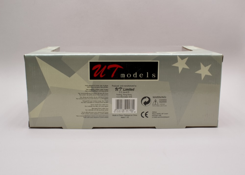 Zadní strana balení modelu BMW 318is E36 1:18 UT Models s licenčními údaji