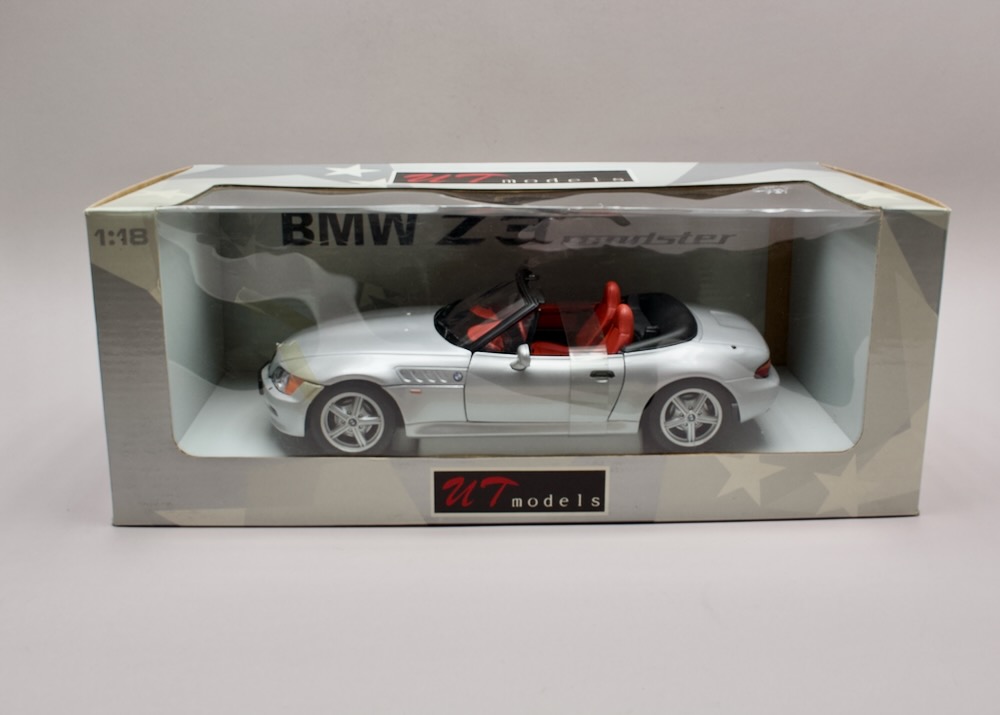 BMW Z3 Roadster 1.9 1:18 UT Models 20402 – licencovaný model v originálním balení