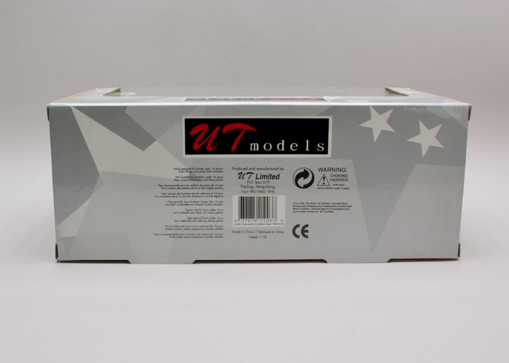 Zadní strana balení modelu Chevrolet Corvette C5 Coupé 1:18 UT Models s licenčním označením