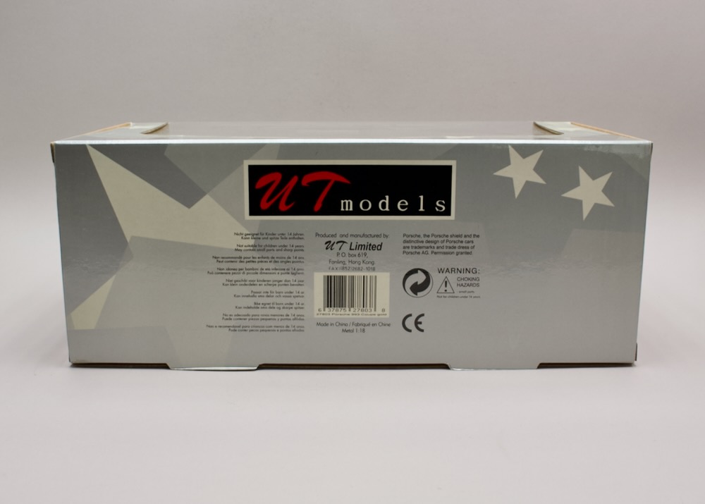 Zadní strana balení modelu Porsche 911 993 Coupé 1:18 UT Models s licenčním označením Porsche