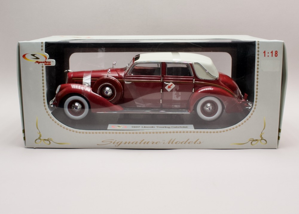 Lincoln Touring Cabriolet 1937 1:18 Signature Models 18127 – zapáskovaný sběratelský model v originálním balení