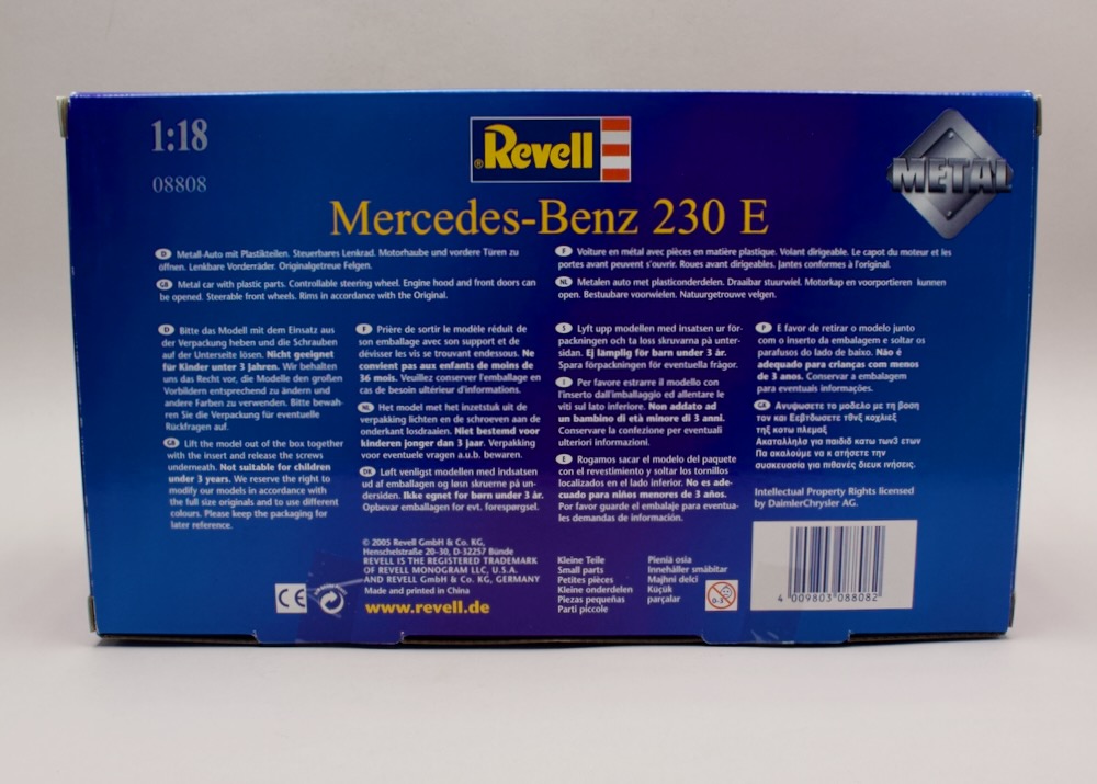 Zadní strana balení modelu Mercedes-Benz 230 E W123 1:18 Revell 08808