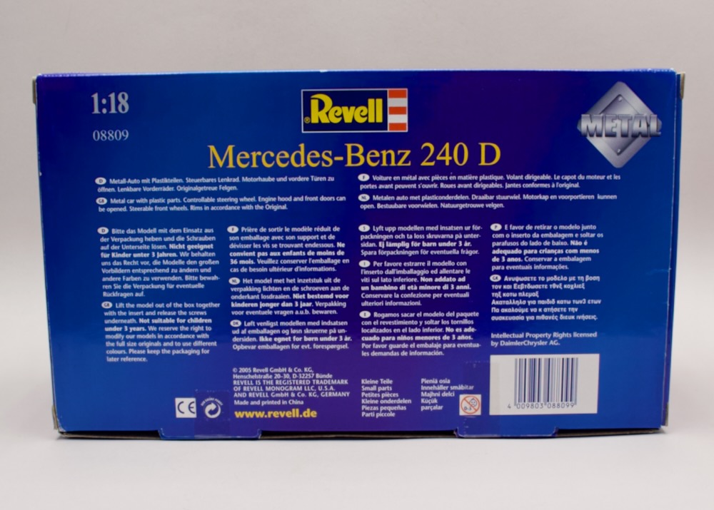 Zadní strana balení modelu Mercedes-Benz 240 D W123 1:18 Revell 08809