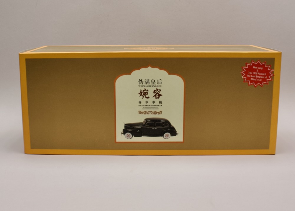 Packard Twelve 1938 Wang Jung / Last Empress of China 1:18 Signature Models 18127 – neotevřený sběratelský model s certifikátem