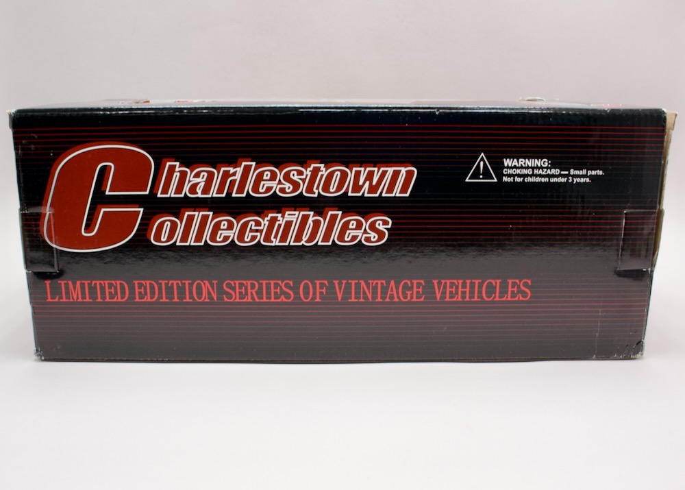 Boční strana krabice Charlestown Collectibles Limited Edition modelu Duesenberg 1934