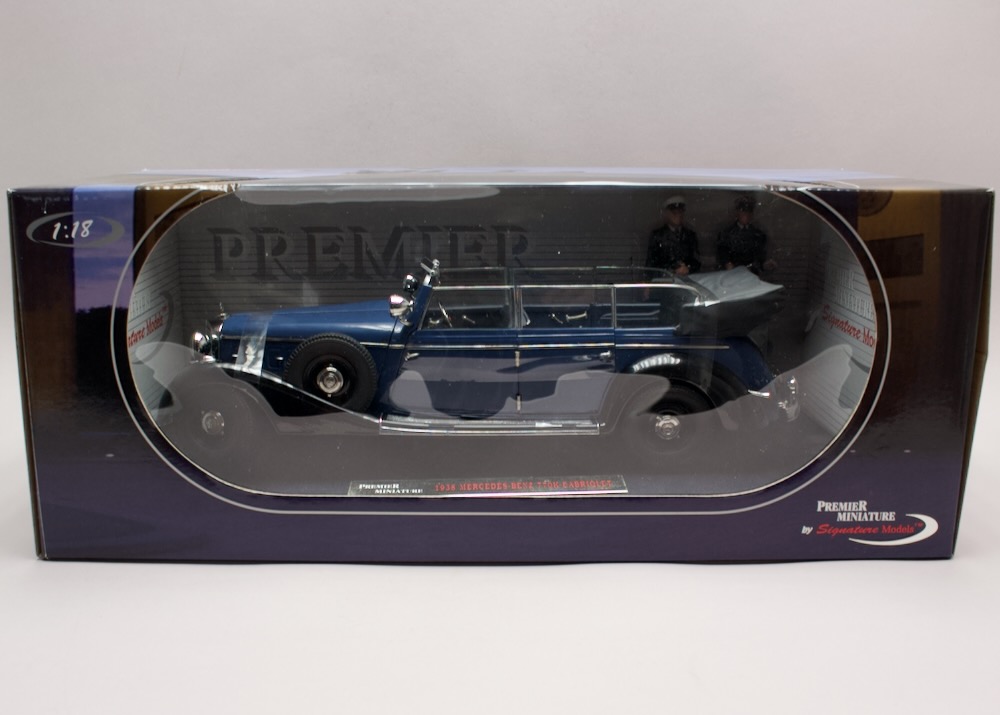 Mercedes-Benz 770K Cabriolet 1938 1:18 Signature Models 38207 Premier Miniature – zapáskovaný model se dvěma figurkami