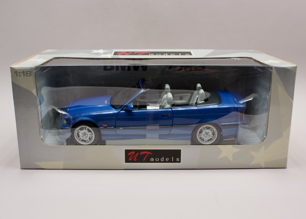 BMW M3 Cabriolet (E36) 1:18 UT Models 20472 – modrá metalíza, nevybalený