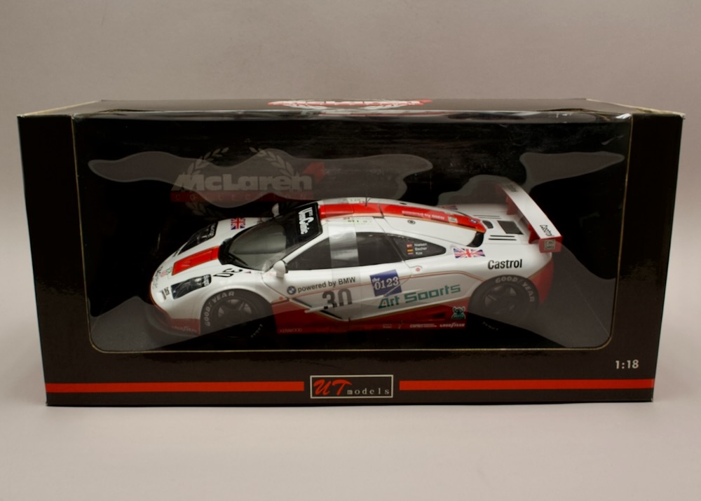 Boční pohled na model McLaren F1 GTR West Competition číslo 30