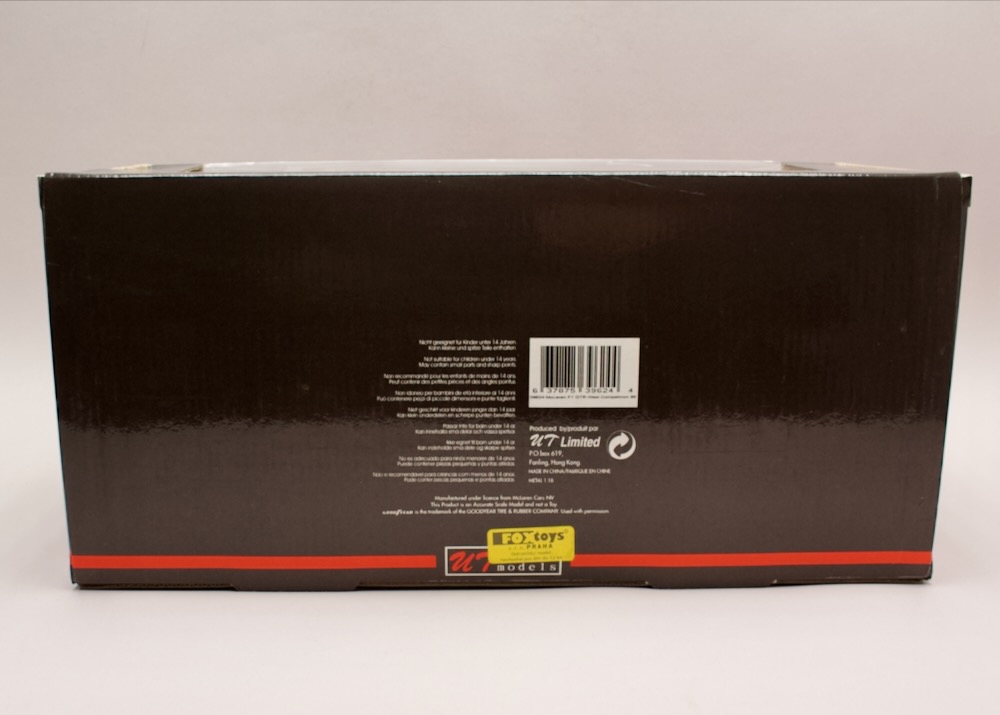 Zadní strana krabice modelu McLaren F1 GTR UT Models 39624